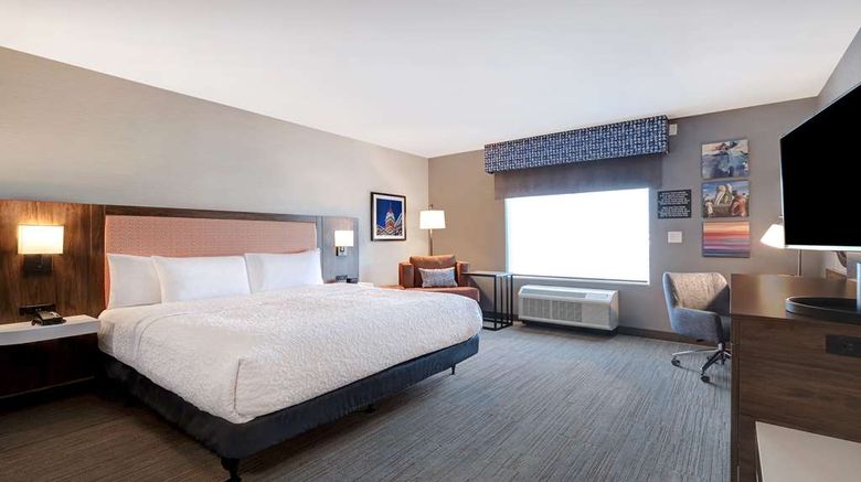 <b>Hampton Inn Crown Point Room</b>. Images powered by <a href="https://iceportal.shijigroup.com/" title="IcePortal" target="_blank">IcePortal</a>.