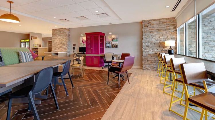 Home2 Suites Lincolnshire Chicago Lobby