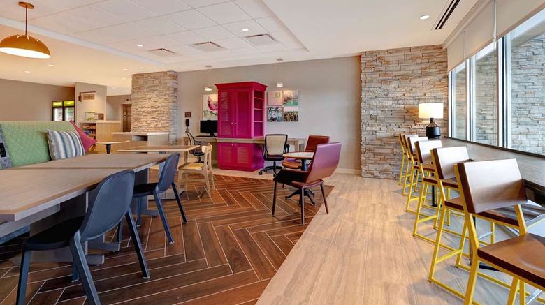 <b>Home2 Suites Lincolnshire Chicago Lobby</b>. Images powered by <a href="https://iceportal.shijigroup.com/" title="IcePortal" target="_blank">IcePortal</a>.