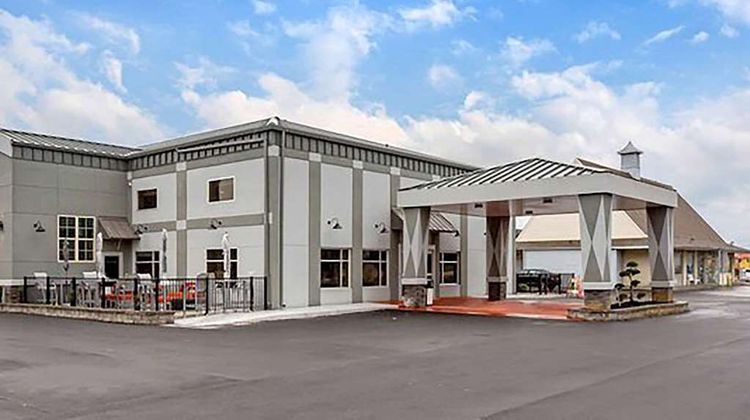 Days Inn & Suites by Wyndham Exterior
