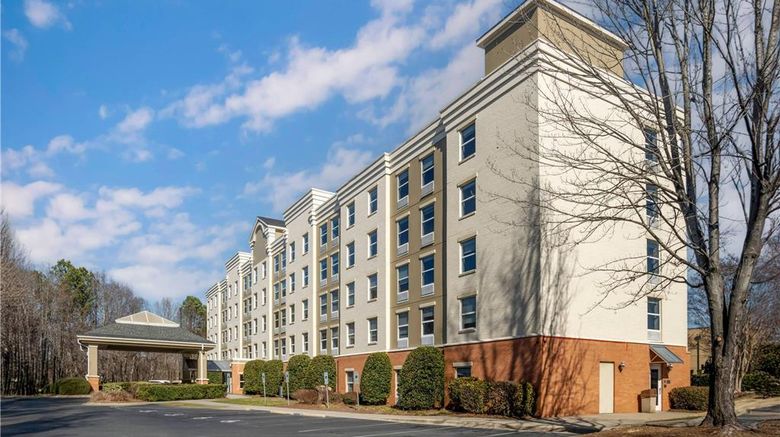 <b>Comfort Suites Huntersville Exterior</b>. Images powered by <a href="https://iceportal.shijigroup.com/" title="IcePortal" target="_blank">IcePortal</a>.