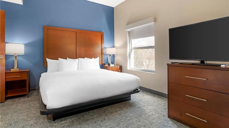 <b>Comfort Suites Huntersville Suite</b>. Images powered by <a href="https://iceportal.shijigroup.com/" title="IcePortal" target="_blank">IcePortal</a>.