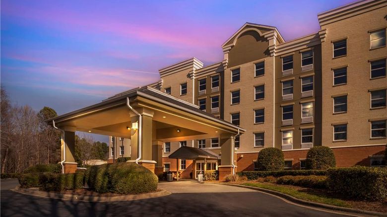 <b>Comfort Suites Huntersville Exterior</b>. Images powered by <a href="https://iceportal.shijigroup.com/" title="IcePortal" target="_blank">IcePortal</a>.