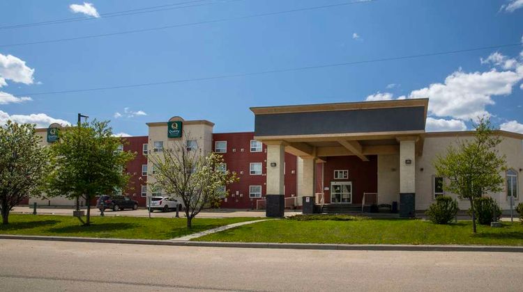 Quality Inn and Suites Whitecourt Exterior