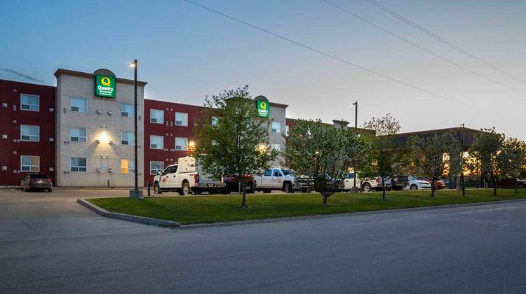 Quality Inn and Suites Whitecourt Exterior
