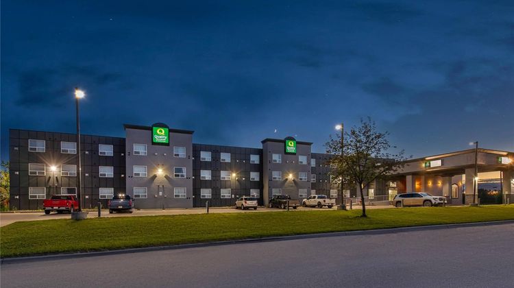 Quality Inn and Suites Whitecourt Exterior