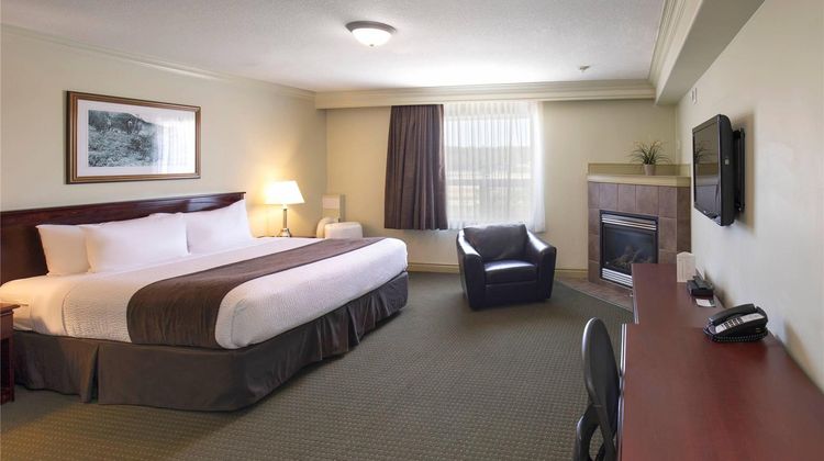 Quality Inn and Suites Whitecourt Room