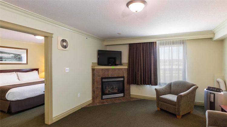 Quality Inn and Suites Whitecourt Suite