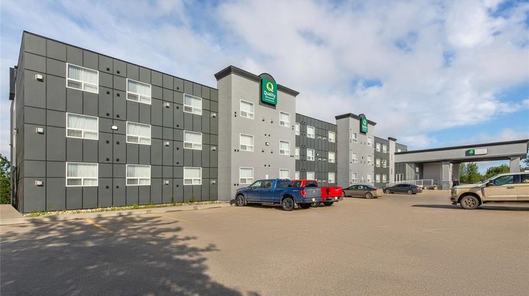 Quality Inn and Suites Whitecourt Exterior