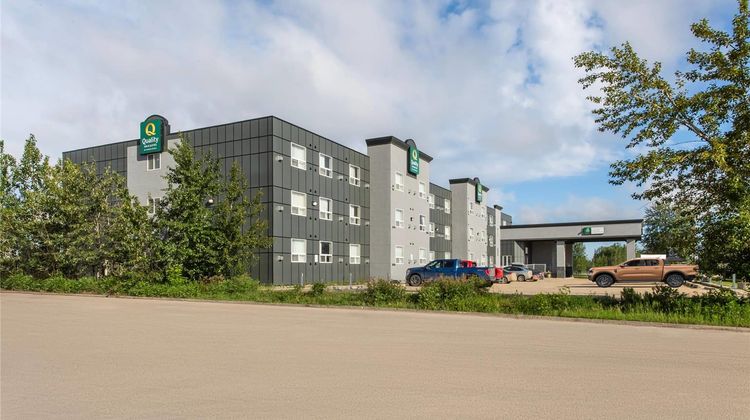 Quality Inn and Suites Whitecourt Exterior