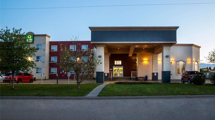 Quality Inn and Suites Whitecourt Exterior