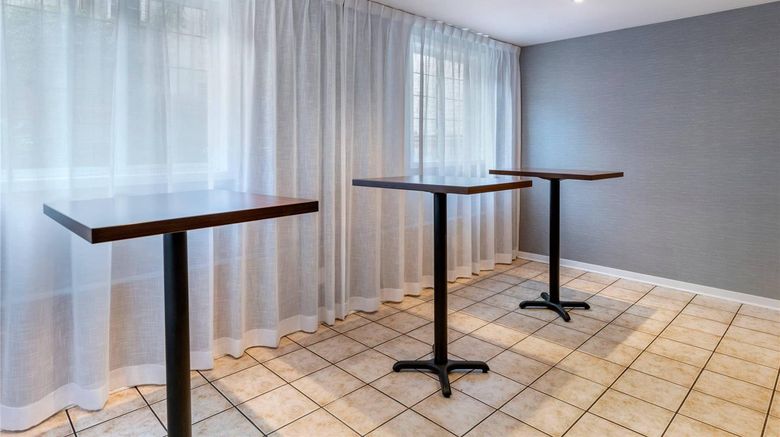 <b>Econo Lodge Montreal Restaurant</b>. Images powered by <a href="https://iceportal.shijigroup.com/" title="IcePortal" target="_blank">IcePortal</a>.