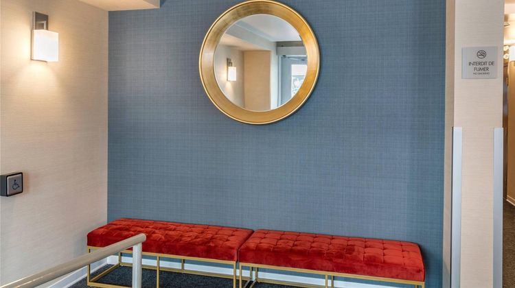 Econo Lodge Montreal Lobby
