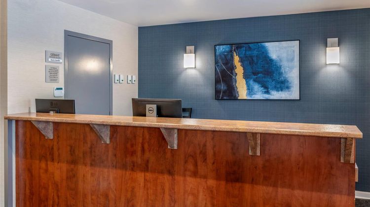 Econo Lodge Montreal Lobby