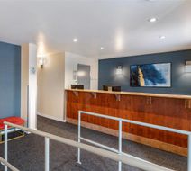 Econo Lodge Montreal Lobby