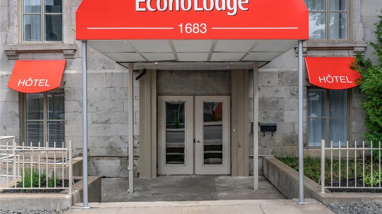 Econo Lodge Montreal Exterior