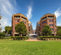 Amora Hotel Riverwalk Melbourne Exterior