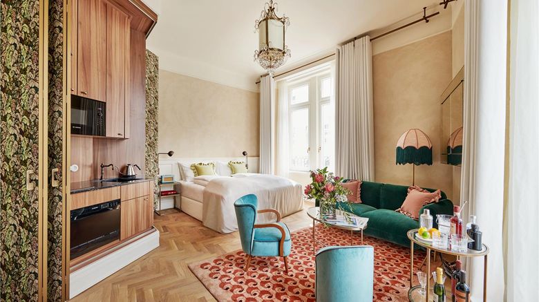 <b>Hotel Motto Suite</b>. Images powered by <a href="https://iceportal.shijigroup.com/" title="IcePortal" target="_blank">IcePortal</a>.