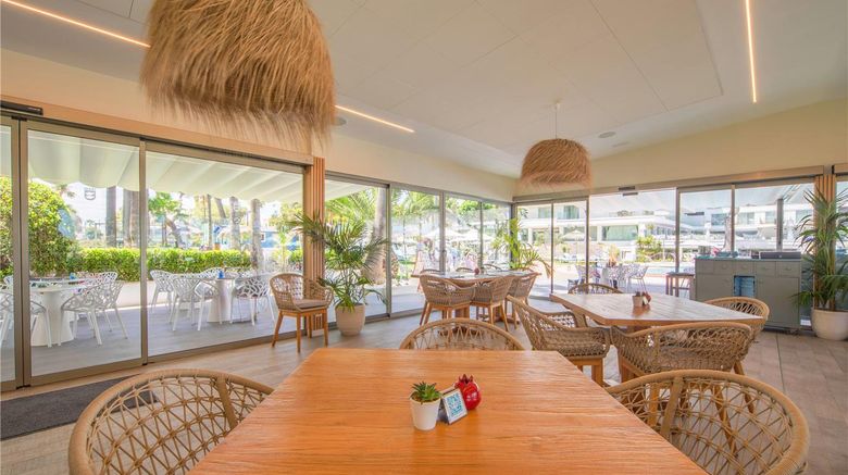 <b>Playa Esperanza Hotel Restaurant</b>. Images powered by <a href="https://iceportal.shijigroup.com/" title="IcePortal" target="_blank">IcePortal</a>.