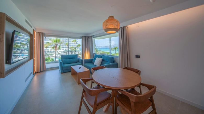 <b>Playa Esperanza Hotel Room</b>. Images powered by <a href="https://iceportal.shijigroup.com/" title="IcePortal" target="_blank">IcePortal</a>.