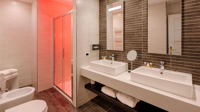 <b>Mentana Hotel Room</b>. Images powered by <a href="https://iceportal.shijigroup.com/" title="IcePortal" target="_blank">IcePortal</a>.