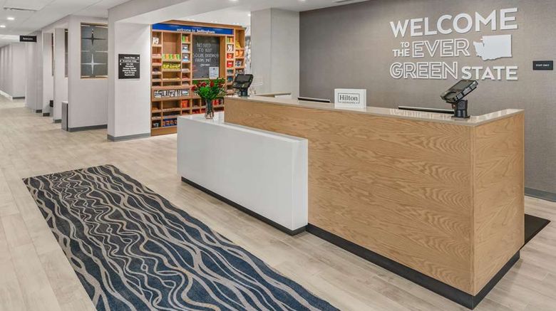 <b>Hampton Inn Bellingham Airport Lobby</b>. Images powered by <a href="https://iceportal.shijigroup.com/" title="IcePortal" target="_blank">IcePortal</a>.