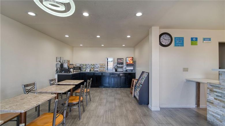 <b>SureStay Hotel by Best Western Williams Lobby</b>. Images powered by <a href="https://iceportal.shijigroup.com/" title="IcePortal" target="_blank">IcePortal</a>.
