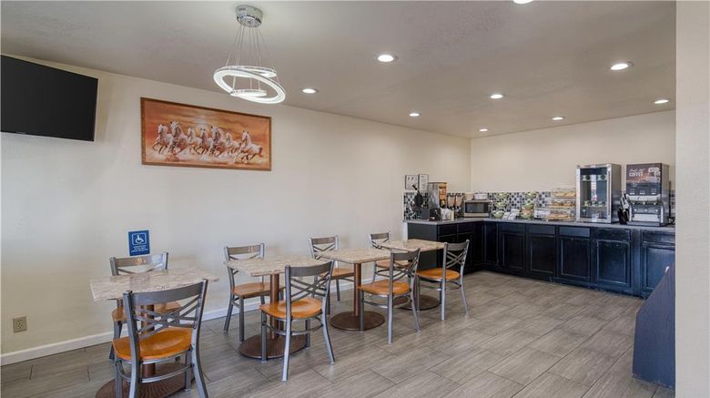 <b>SureStay Hotel by Best Western Williams Restaurant</b>. Images powered by <a href="https://iceportal.shijigroup.com/" title="IcePortal" target="_blank">IcePortal</a>.