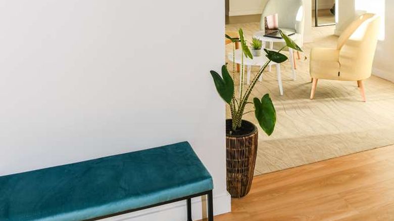 <b>Best Western Plus Le Havre Centre Gare Lobby</b>. Images powered by <a href="https://iceportal.shijigroup.com/" title="IcePortal" target="_blank">IcePortal</a>.