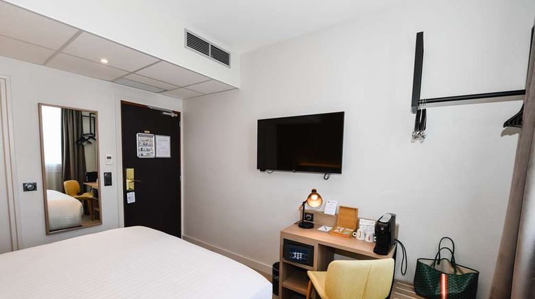 <b>Best Western Plus Le Havre Centre Gare Room</b>. Images powered by <a href="https://iceportal.shijigroup.com/" title="IcePortal" target="_blank">IcePortal</a>.