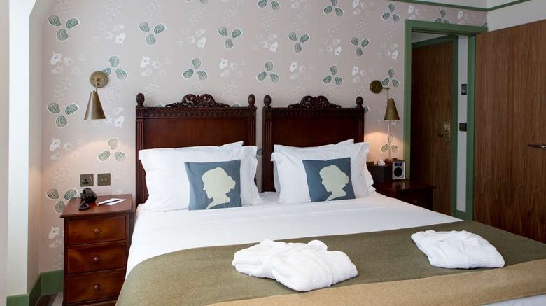 <b>The Morton Hotel Room</b>. Images powered by <a href="https://iceportal.shijigroup.com/" title="IcePortal" target="_blank">IcePortal</a>.