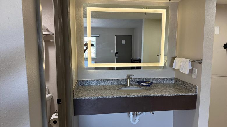 <b>Travelodge by Wyndham Venice Room</b>. Images powered by <a href="https://iceportal.shijigroup.com/" title="IcePortal" target="_blank">IcePortal</a>.