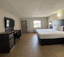Travelodge by Wyndham Venice Room