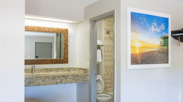 Travelodge by Wyndham Venice Room