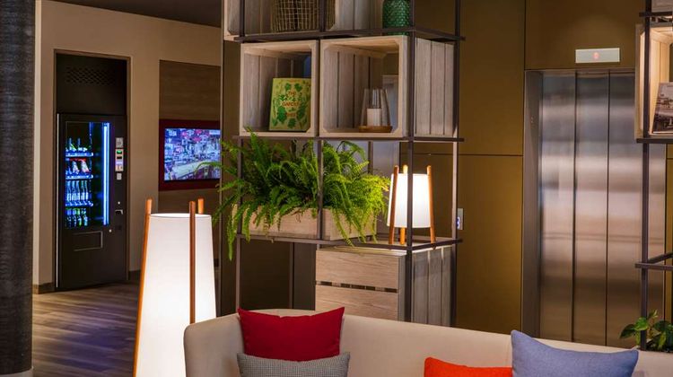 IntercityHotel Zurich Airport Lobby