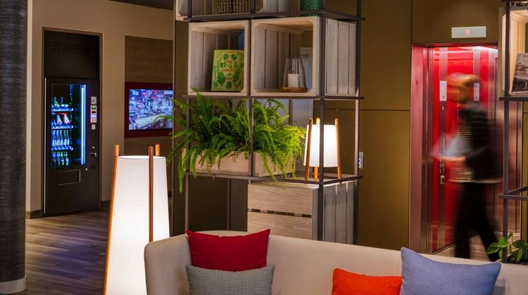IntercityHotel Zurich Airport Lobby
