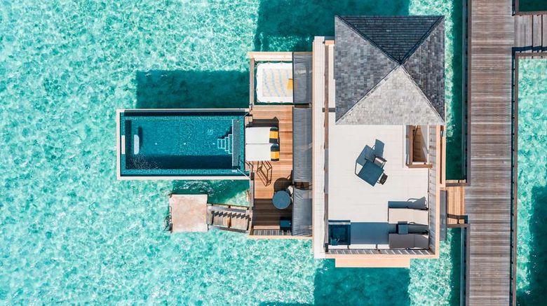 <b>Angsana Velavaru Pool</b>. Images powered by <a href="https://iceportal.shijigroup.com/" title="IcePortal" target="_blank">IcePortal</a>.