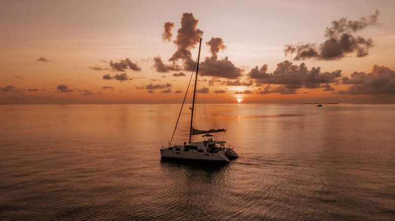 <b>Banyan Tree Vabbinfaru Recreation</b>. Images powered by <a href=https://www.travelagewest.com/Hotels/Male-Maldives/