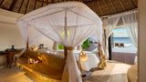 <b>Banyan Tree Vabbinfaru Room</b>. Images powered by <a href=https://www.travelagewest.com/Hotels/Male-Maldives/