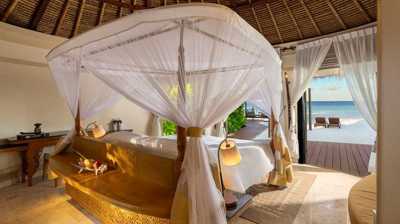 <b>Banyan Tree Vabbinfaru Room</b>. Images powered by <a href=https://www.travelagewest.com/Hotels/Male-Maldives/