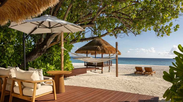 <b>Banyan Tree Vabbinfaru Room</b>. Images powered by <a href=https://www.travelagewest.com/Hotels/Male-Maldives/
