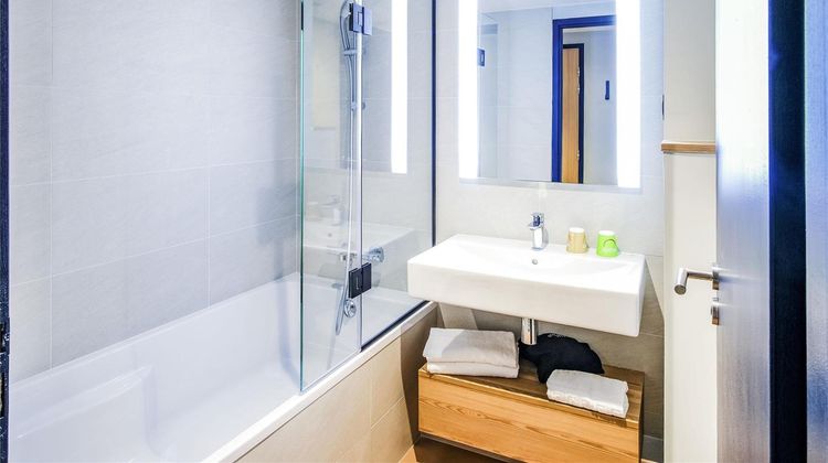 Ibis Styles Albertville Hotel Room
