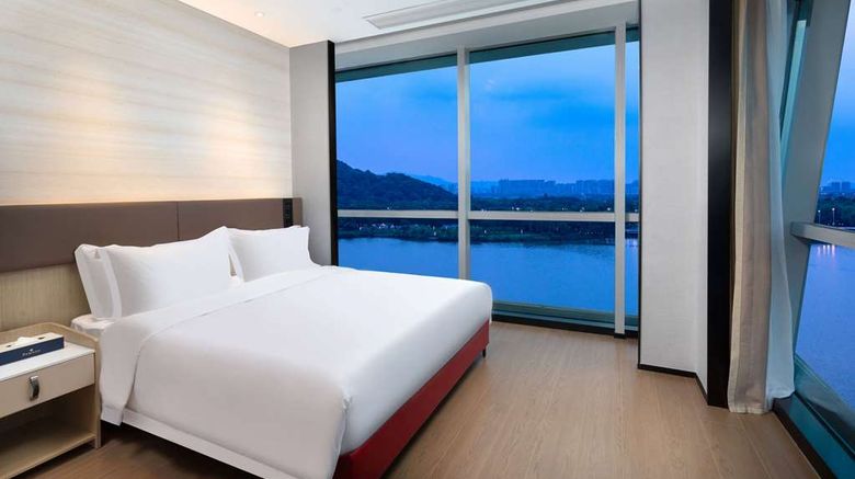 <b>Ramada by Wyndham Huzhou Wuxing Room</b>. Images powered by <a href="https://iceportal.shijigroup.com/" title="IcePortal" target="_blank">IcePortal</a>.