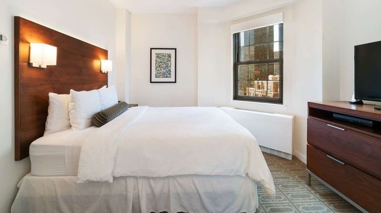<b>The Beekman Tower New York Room</b>. Images powered by <a href="https://iceportal.shijigroup.com/" title="IcePortal" target="_blank">IcePortal</a>.