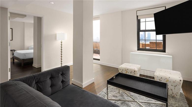 <b>The Beekman Tower New York Suite</b>. Images powered by <a href="https://iceportal.shijigroup.com/" title="IcePortal" target="_blank">IcePortal</a>.