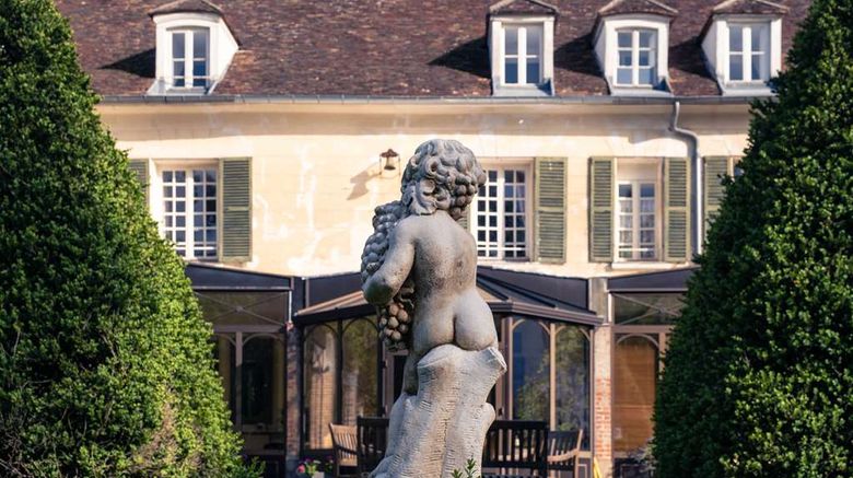 <b>Les Demeures de Varennes, BW Sig Coll Exterior</b>. Images powered by <a href="https://iceportal.shijigroup.com/" title="IcePortal" target="_blank">IcePortal</a>.