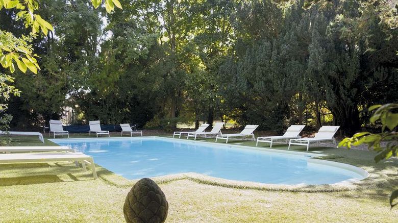 <b>Les Demeures de Varennes, BW Sig Coll Pool</b>. Images powered by <a href="https://iceportal.shijigroup.com/" title="IcePortal" target="_blank">IcePortal</a>.