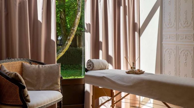 <b>Les Demeures de Varennes, BW Sig Coll Spa</b>. Images powered by <a href="https://iceportal.shijigroup.com/" title="IcePortal" target="_blank">IcePortal</a>.