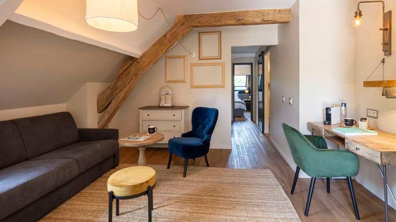 <b>Les Demeures de Varennes, BW Sig Coll Suite</b>. Images powered by <a href="https://iceportal.shijigroup.com/" title="IcePortal" target="_blank">IcePortal</a>.