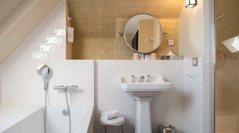 <b>Les Demeures de Varennes, BW Sig Coll Suite</b>. Images powered by <a href="https://iceportal.shijigroup.com/" title="IcePortal" target="_blank">IcePortal</a>.